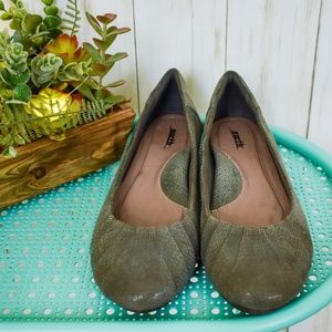 Earth Metallic Leather Cushion Flats